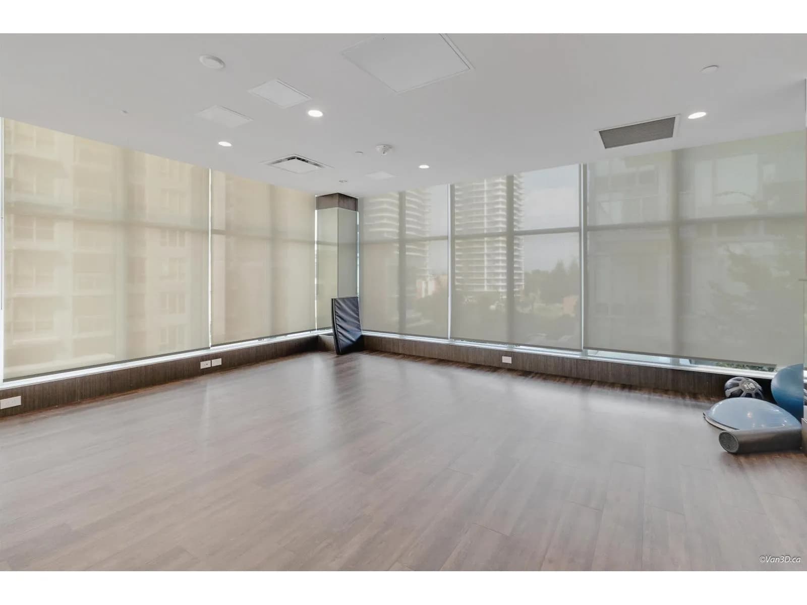#2508 13350 CENTRAL AVENUE, Surrey, BC photo 4