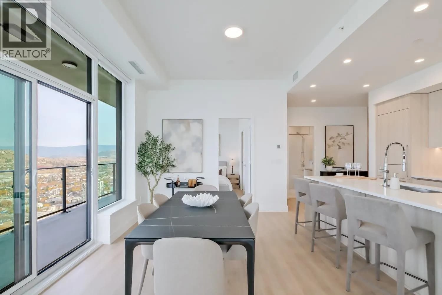 #2804 1626 Water Street, Kelowna, BC photo 4