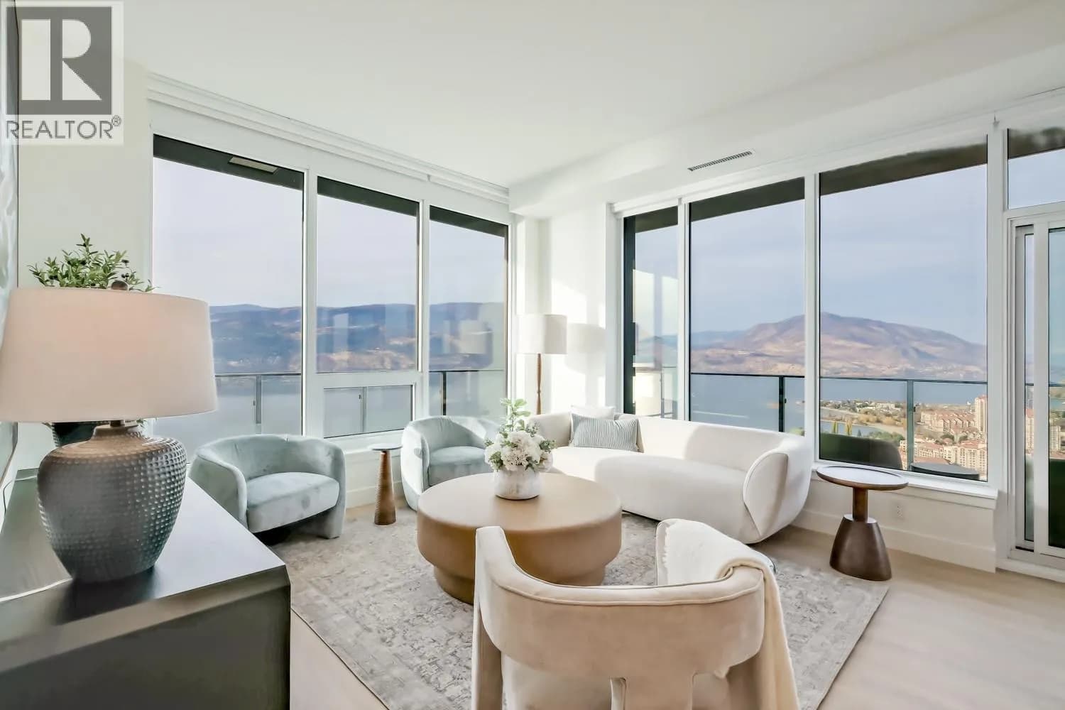 #2103 238 Leon Avenue, Kelowna, BC photo 2