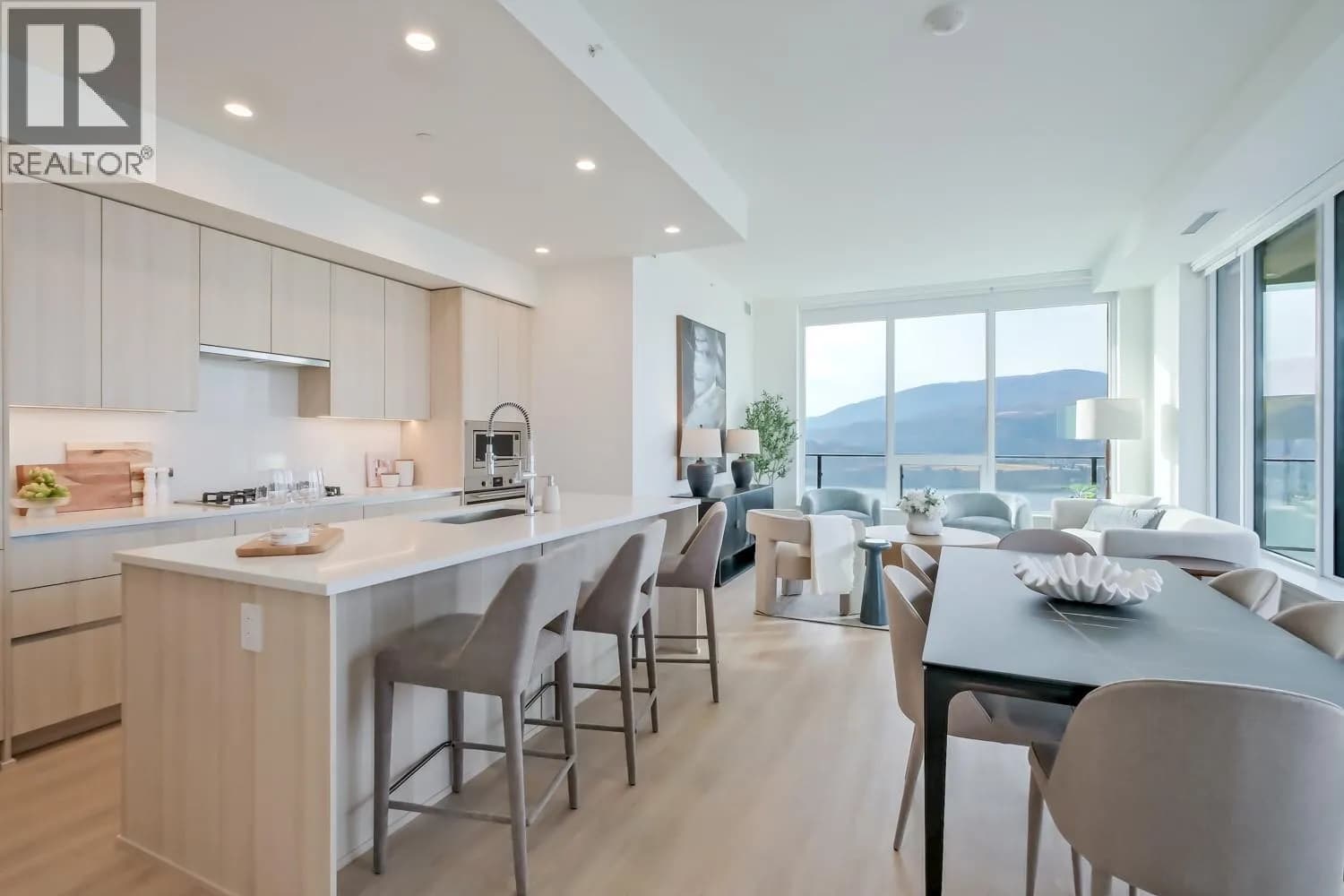 #2103 238 Leon Avenue, Kelowna, BC photo 4