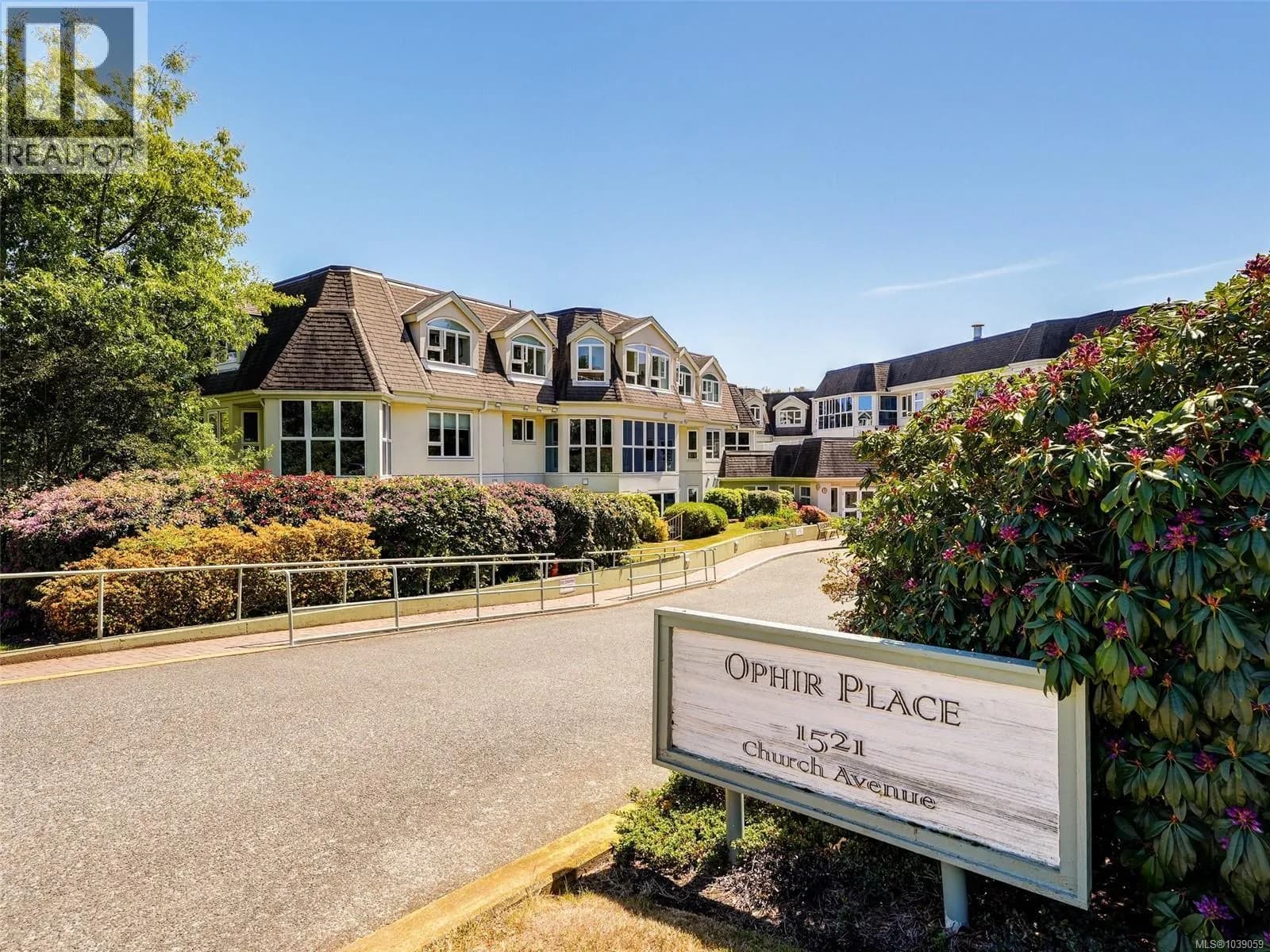 1521 Church Ave, Saanich