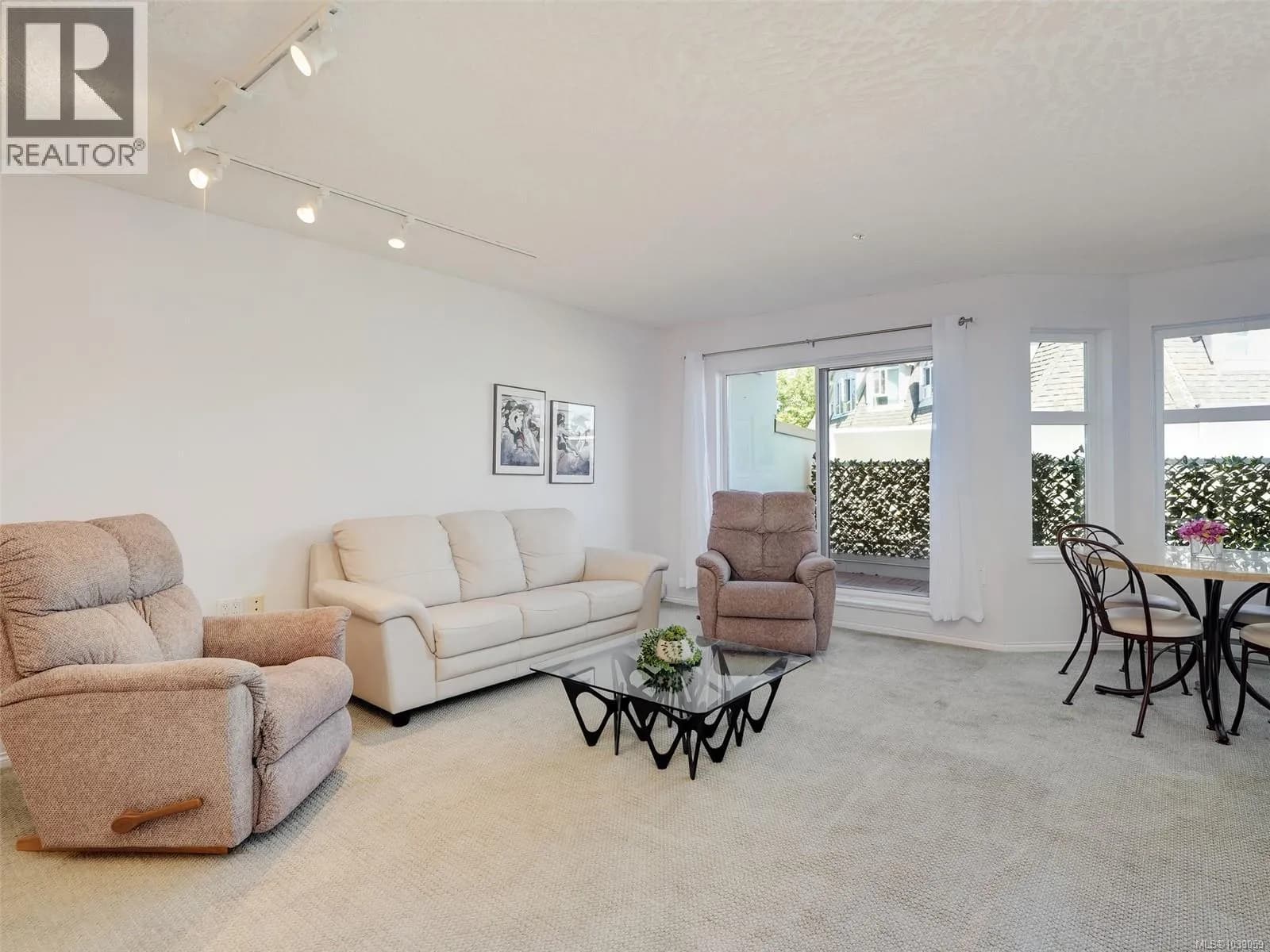 #312 1521 Church Ave, Saanich, BC photo 3
