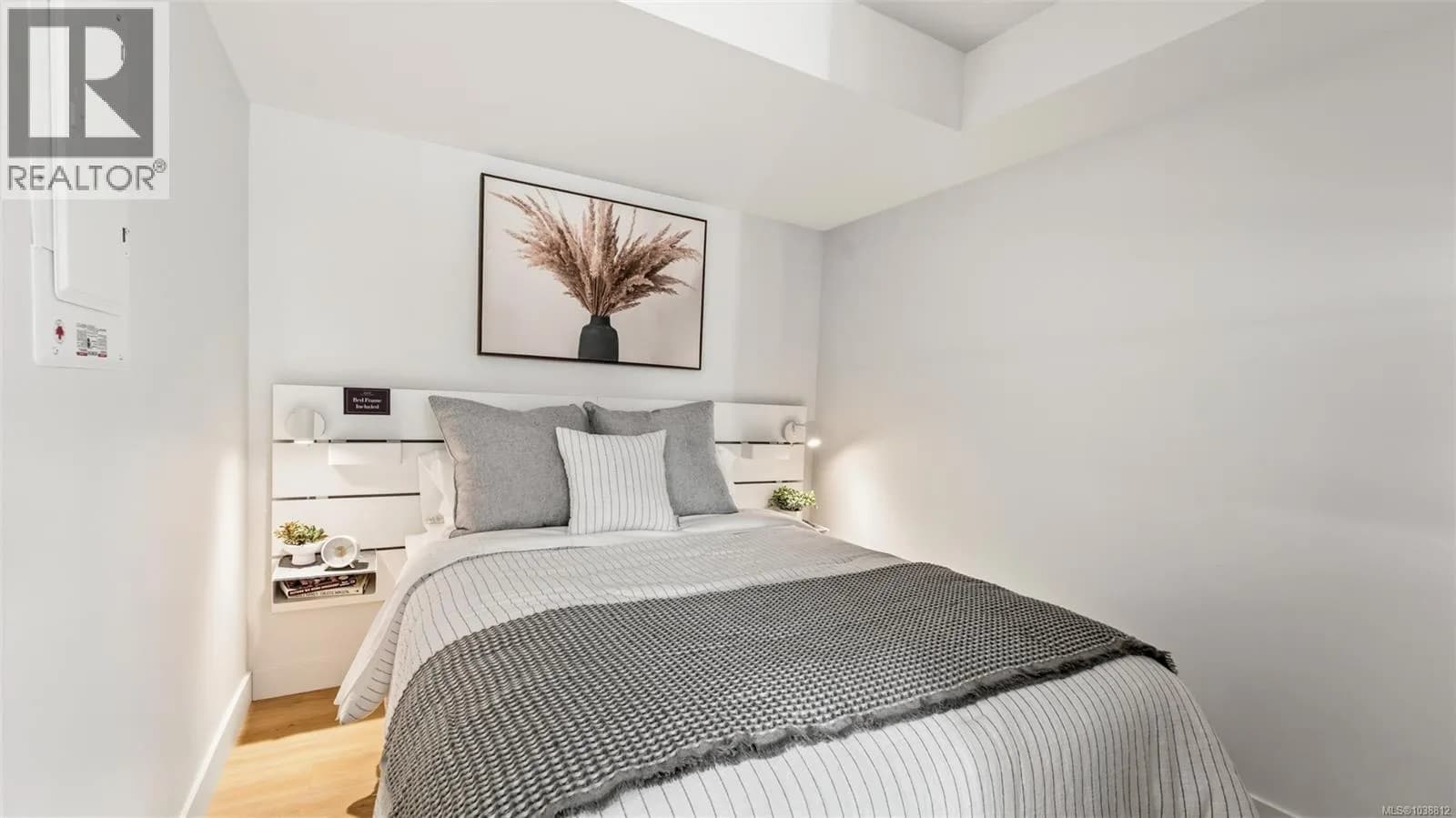#2304 4201 Tyndall Ave, Saanich, BC photo 3