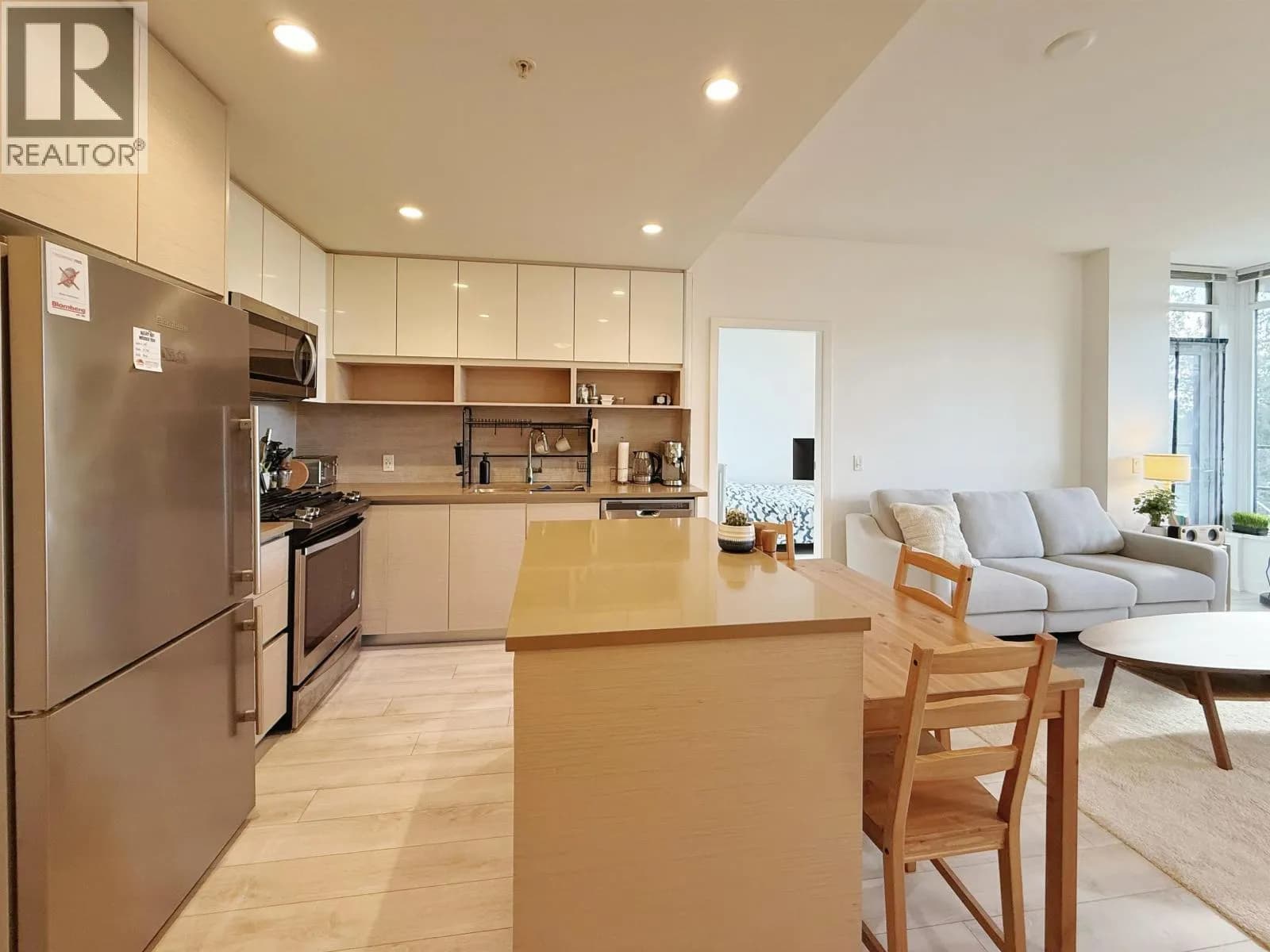 #105 8850 UNIVERSITY CRESCENT, Burnaby, BC photo 2