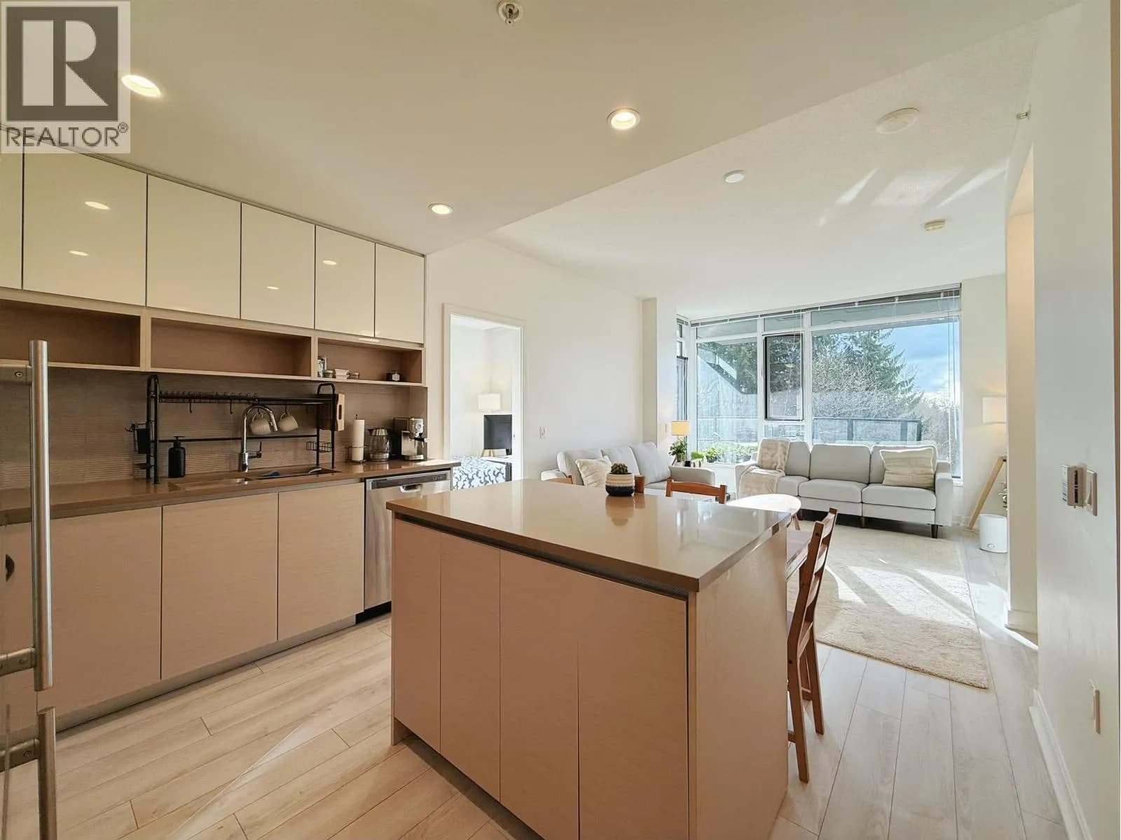 #105 8850 UNIVERSITY CRESCENT, Burnaby, BC photo 3