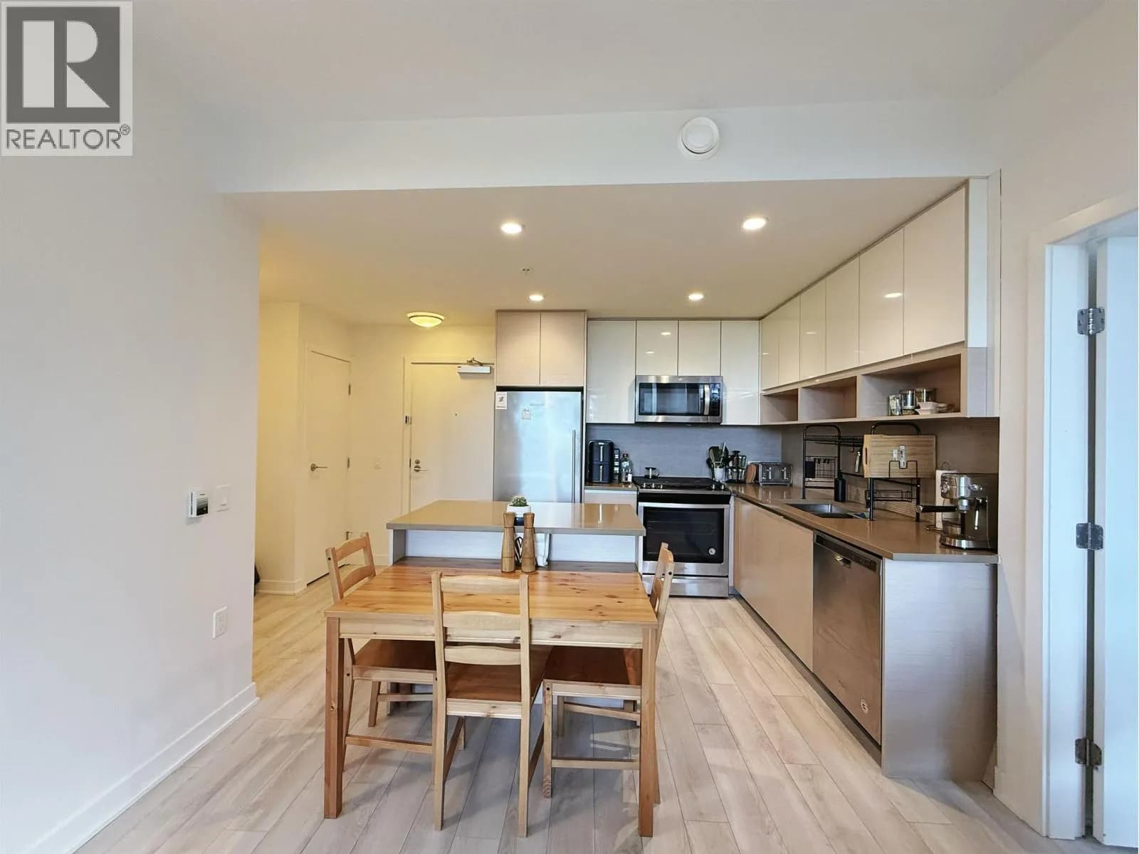 #105 8850 UNIVERSITY CRESCENT, Burnaby, BC photo 5