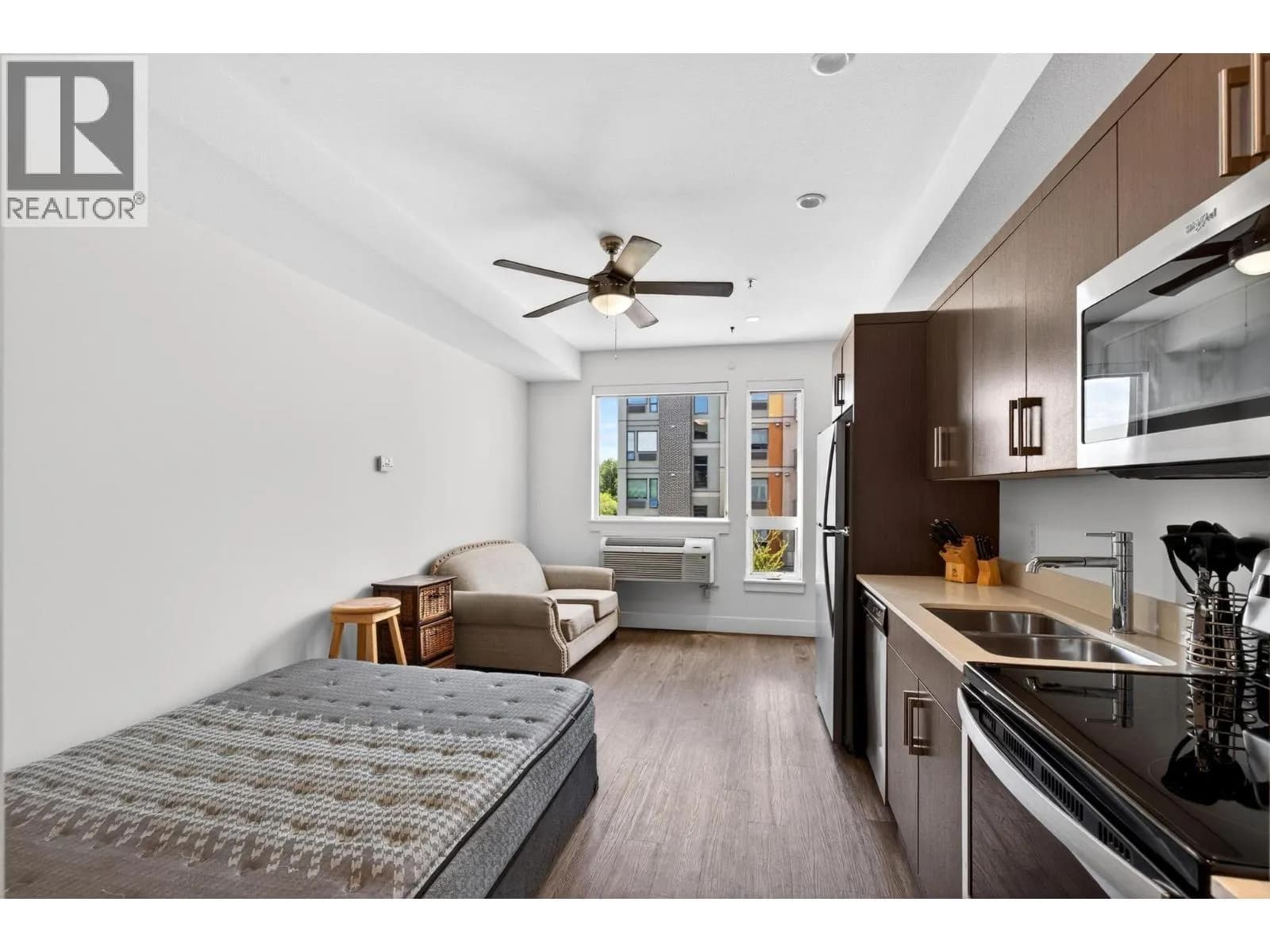 #424 925 Leon Avenue, Kelowna, BC photo 4