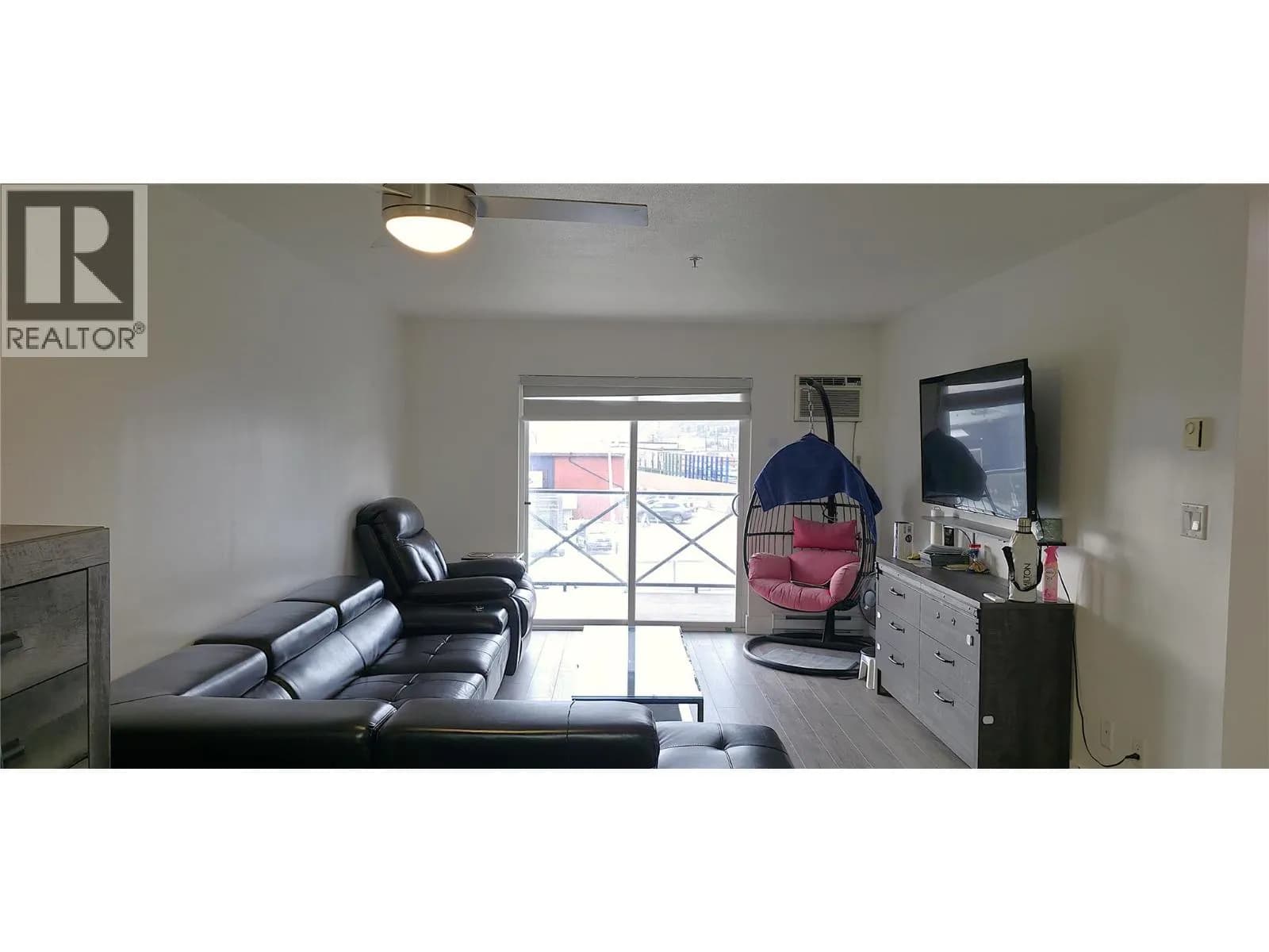 #206 256 Hastings Avenue, Penticton, BC photo 4