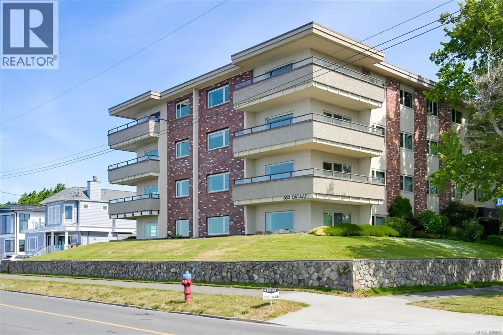 #104 360 Dallas Rd, Victoria, BC photo 3