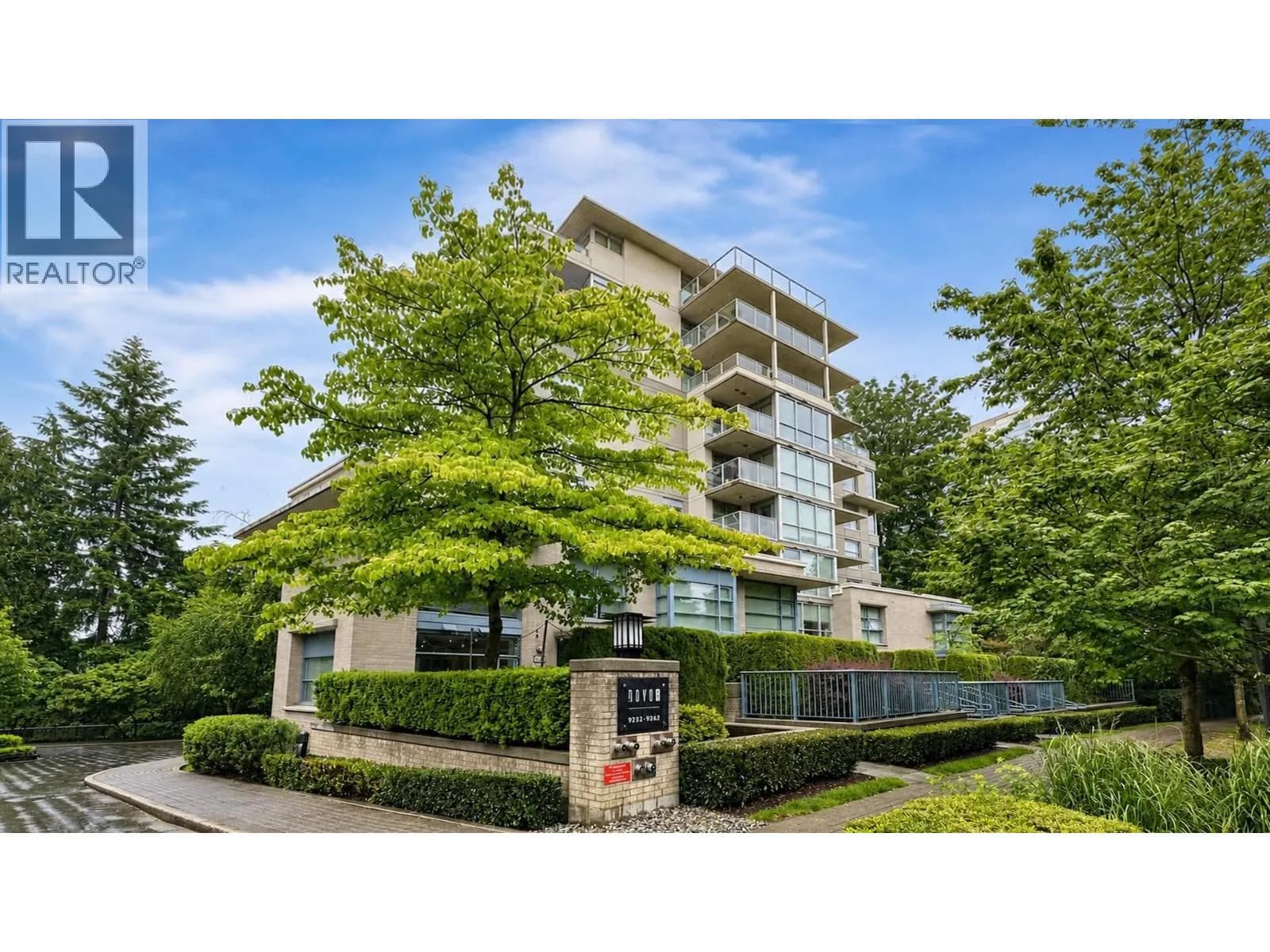 #207 9262 UNIVERSITY CRESCENT, Burnaby, BC photo 2
