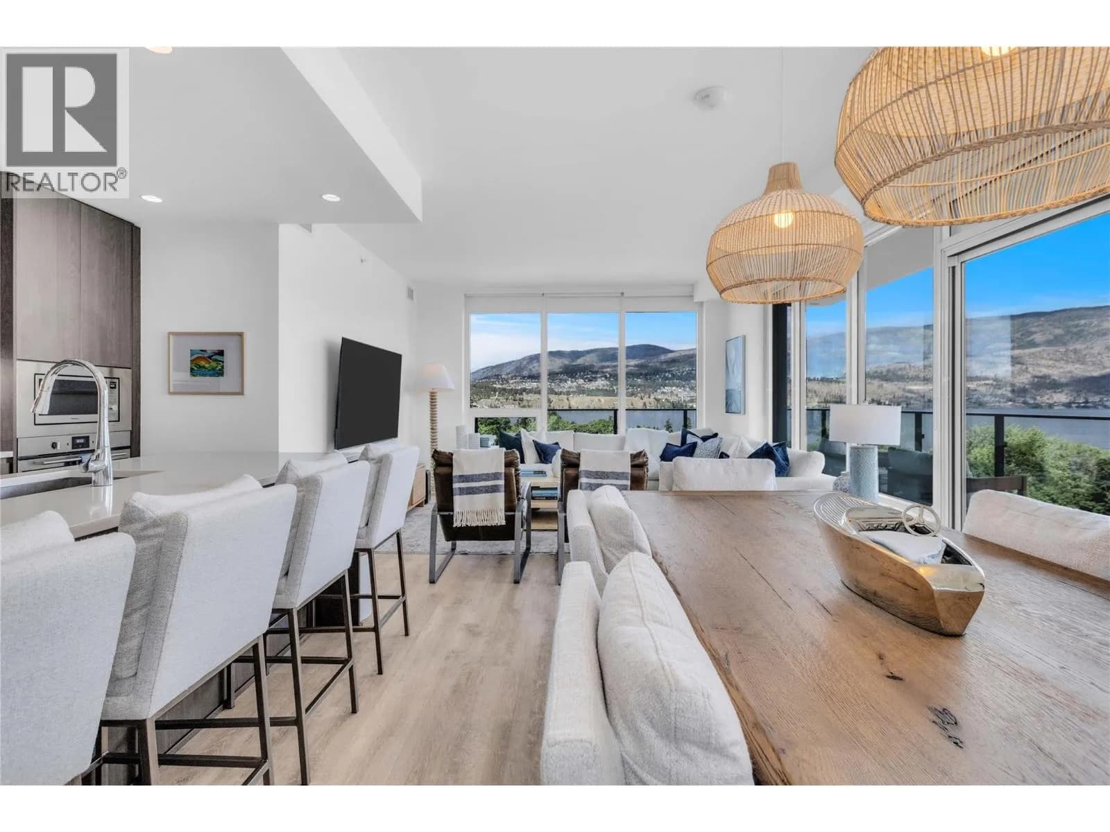 #808 238 Leon Avenue, Kelowna, BC photo 3