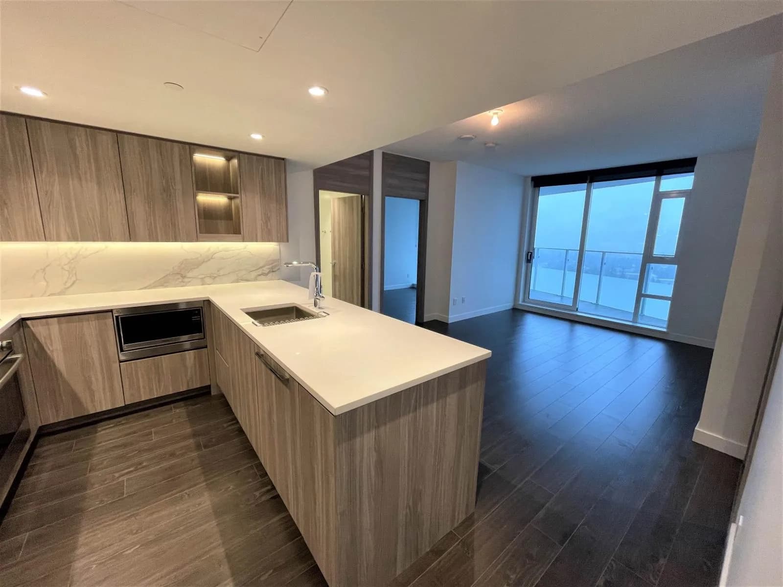 #3303 9887 WHALLEY BOULEVARD, Surrey, BC photo 3