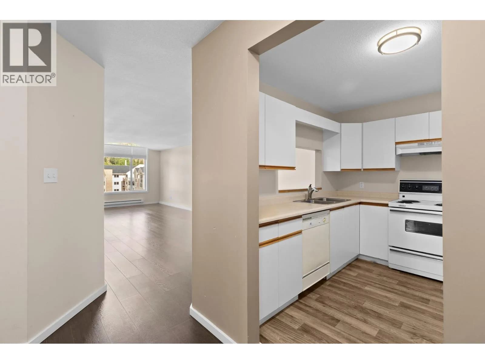 #301 400 Sutton Crescent, Kelowna, BC photo 4