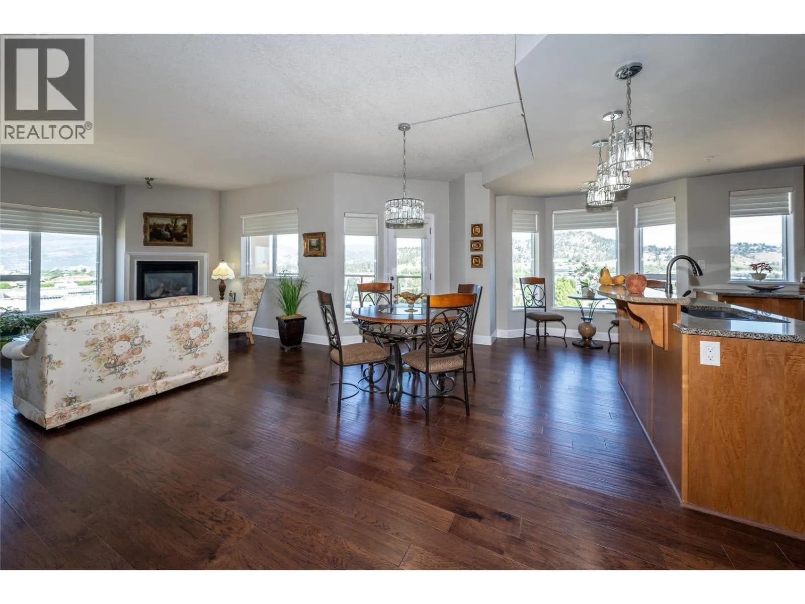 #1006 1947 Underhill Street, Kelowna, BC photo 3