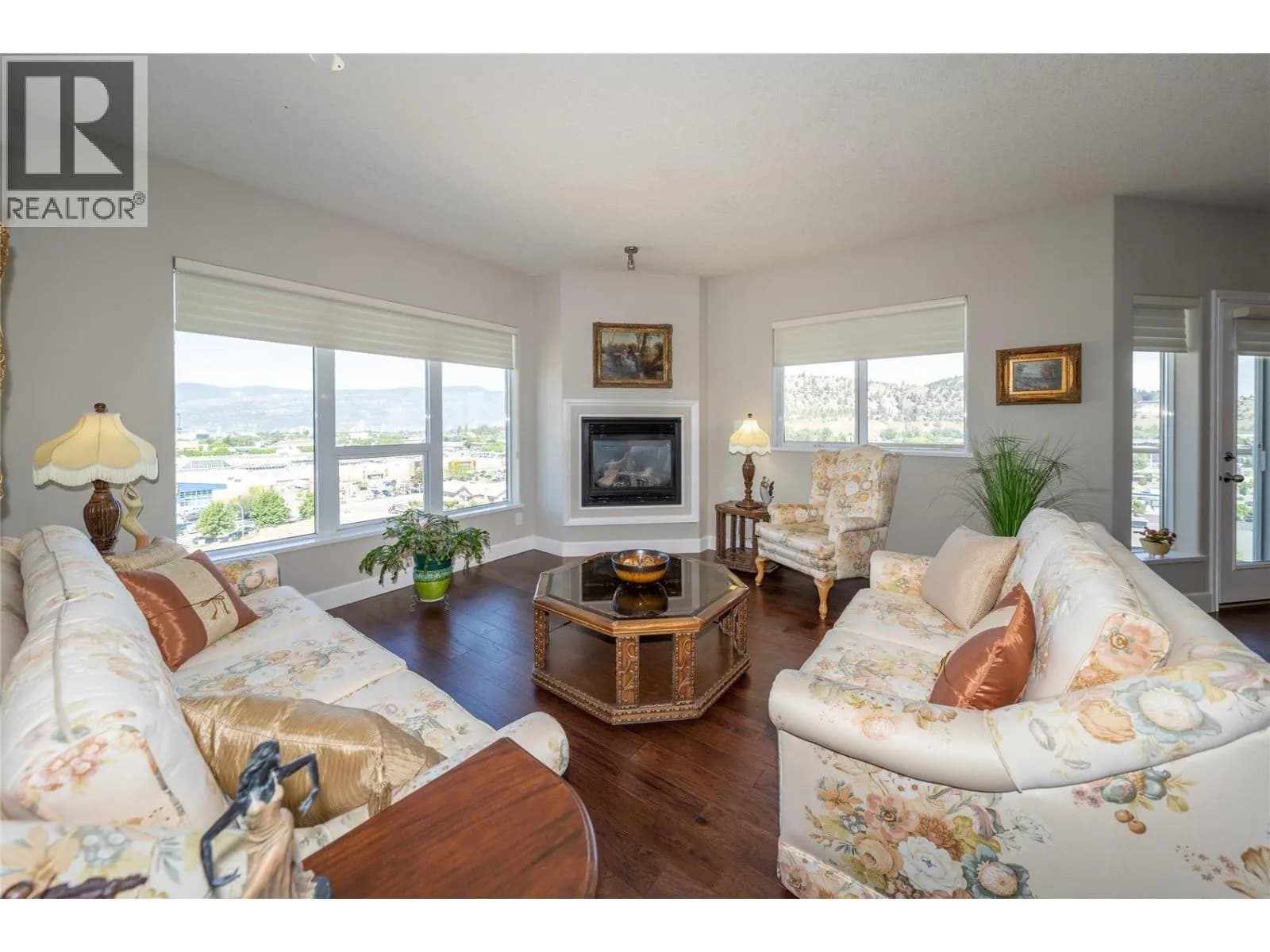 #1006 1947 Underhill Street, Kelowna, BC photo 4