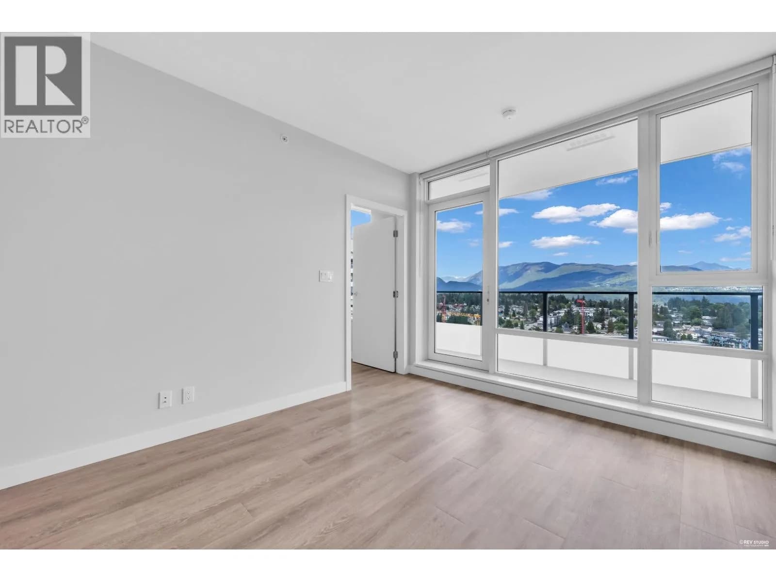 #2505 567 EMERSON STREET, Coquitlam, BC photo 4