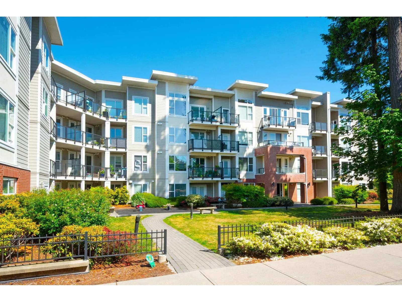 #304 15956 86A AVENUE, Surrey, BC photo 3