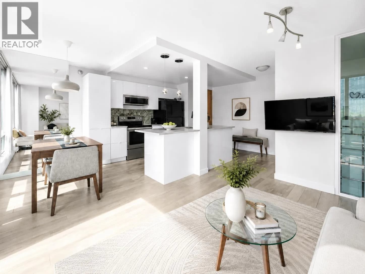 #3304 1200 W GEORGIA STREET, Vancouver, BC photo 2