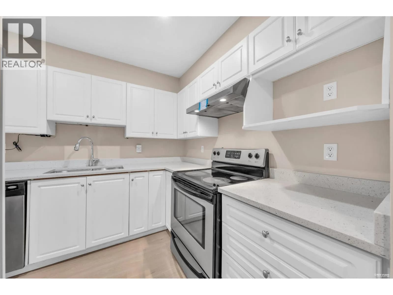 #107 515 WHITING WAY, Coquitlam, BC photo 5