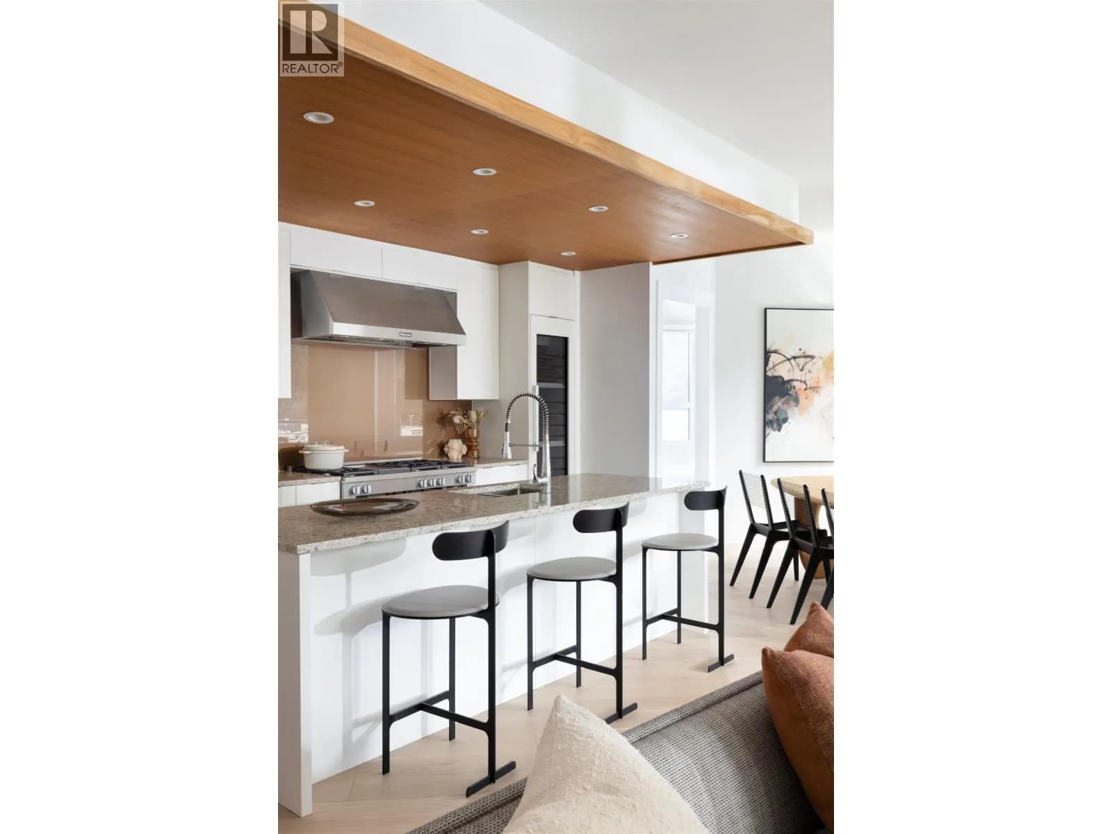 #302 6707 NELSON AVENUE, West Vancouver, BC photo 3