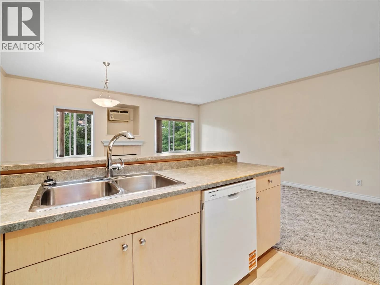 #7 680 Marine Park Drive NE, Salmon Arm, BC photo 4