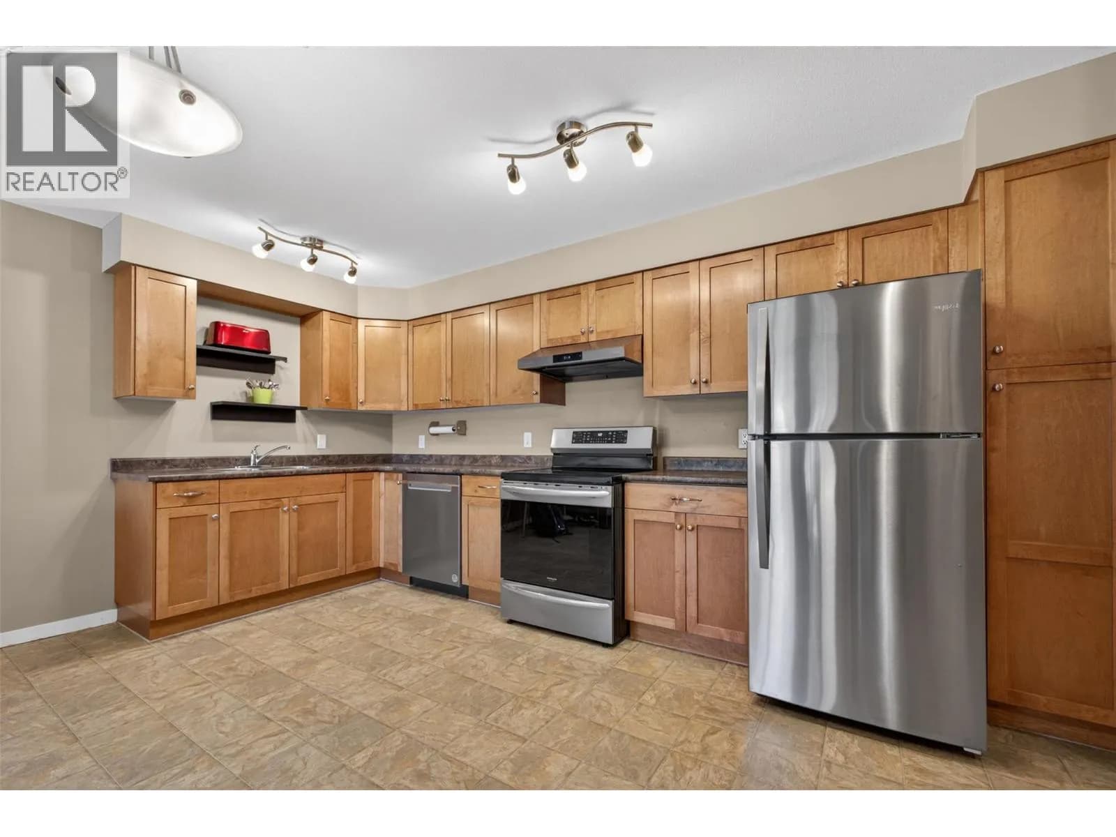 #204 135 Ziprick Road, Kelowna, BC photo 5