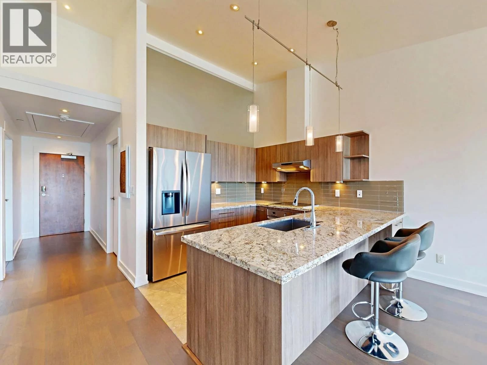 #402 650 EVERGREEN PLACE, North Vancouver, BC photo 2