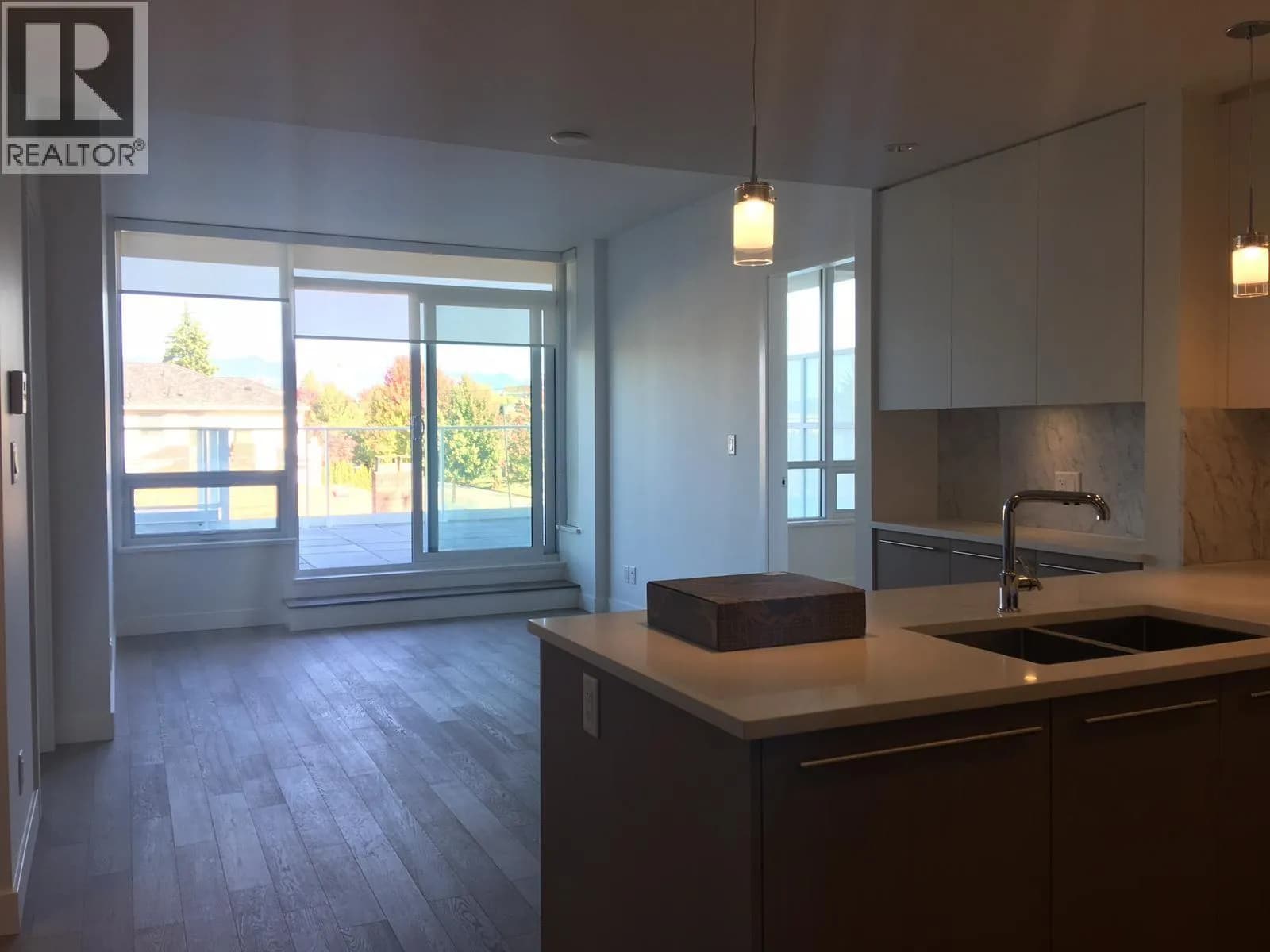#307 655 W 41ST AVENUE, Vancouver, BC photo 2