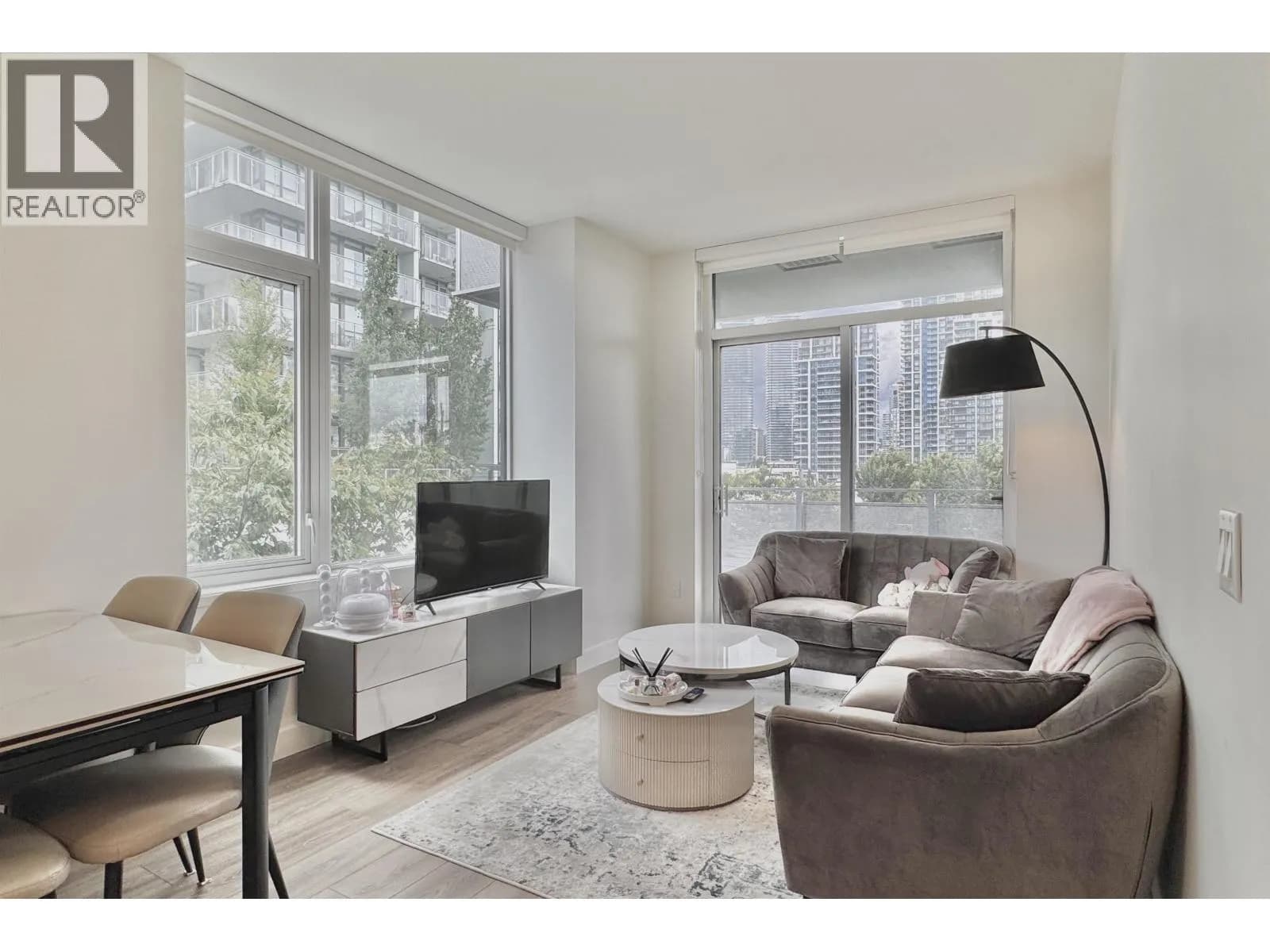 #301 4433 ALASKA STREET, Burnaby, BC photo 3