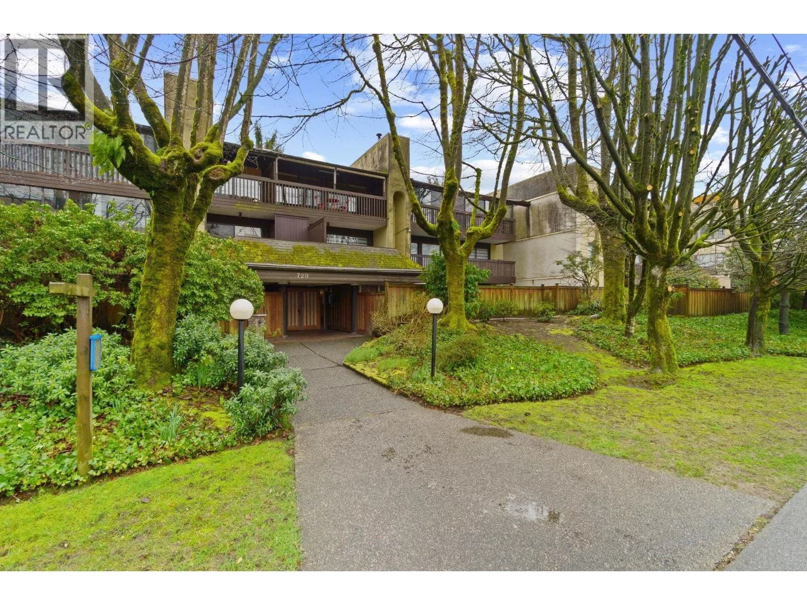 #304 720 EIGHTH AVENUE, New Westminster, BC photo 2