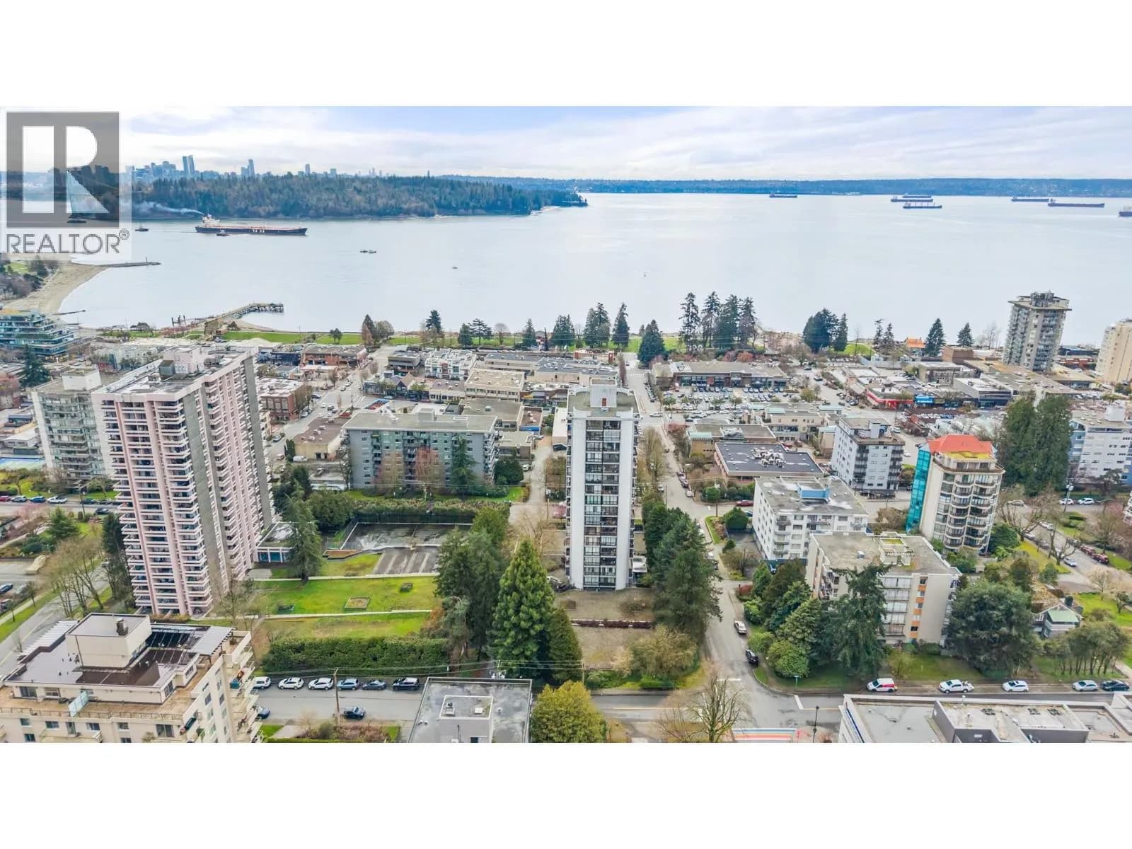 650 16TH STREET, West Vancouver