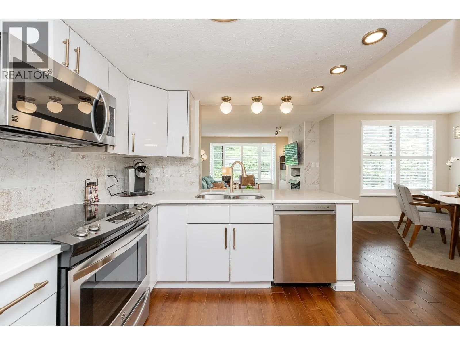 #304 220 NEWPORT DRIVE, Port Moody, BC photo 5