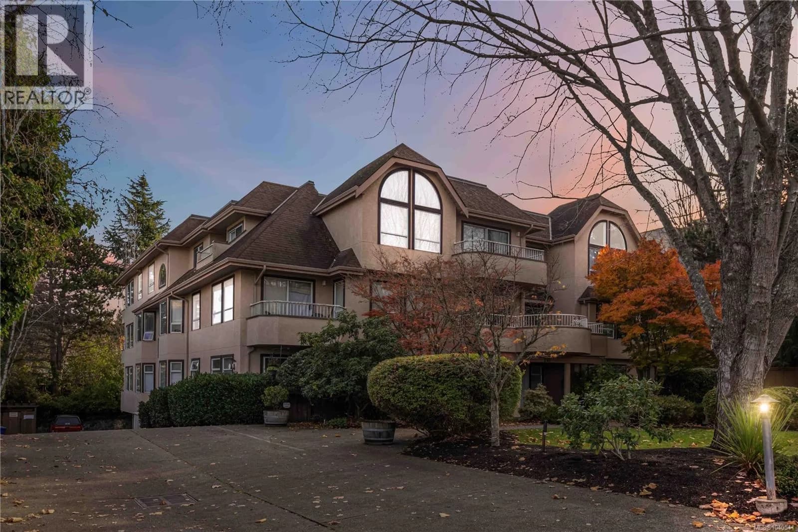 #104 3263 Alder St, Victoria, BC photo 4