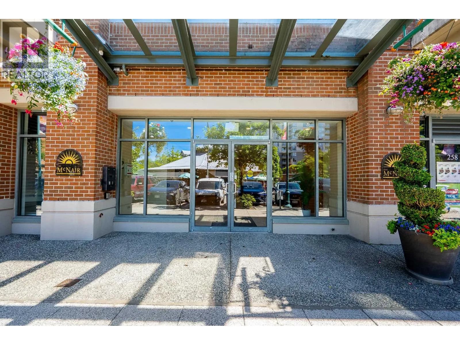 #204 260 NEWPORT DRIVE, Port Moody, BC photo 2