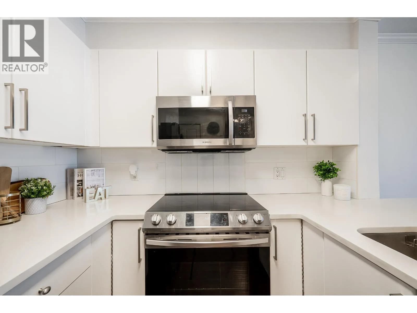 #204 260 NEWPORT DRIVE, Port Moody, BC photo 5