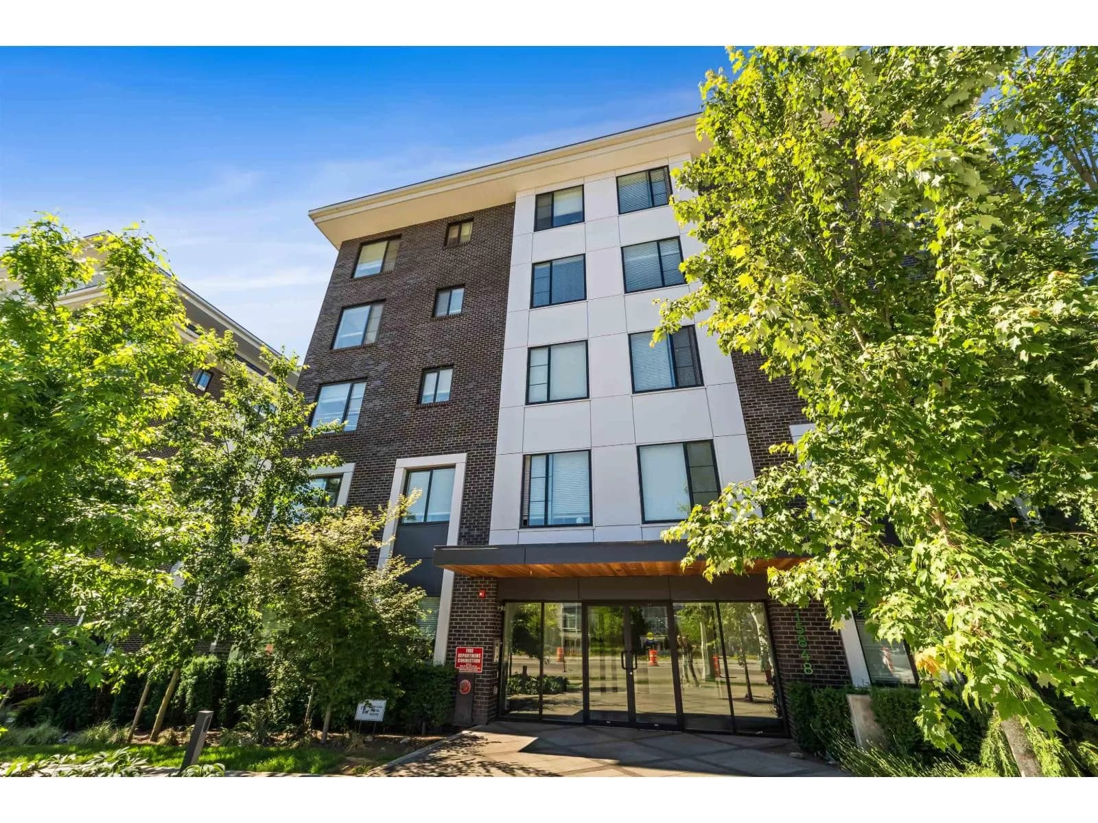 15848 FRASER HIGHWAY, Surrey