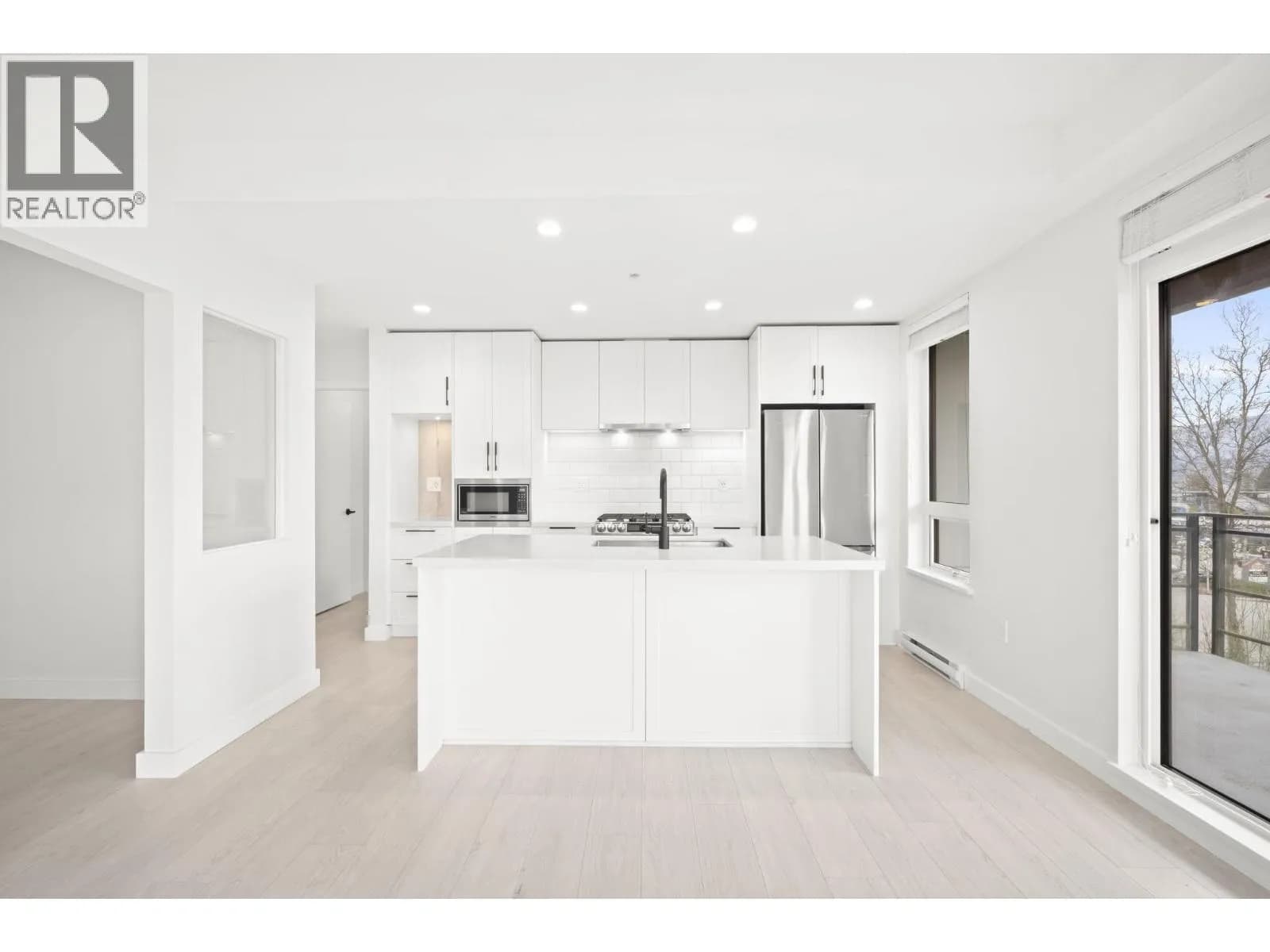 #405 3038 ST GEORGE STREET, Port Moody, BC photo 4