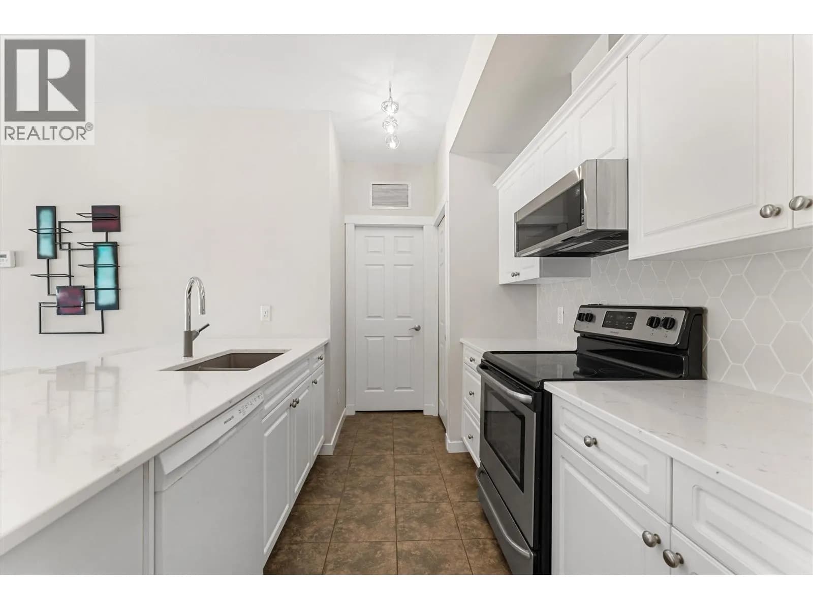 #303 3550 Woodsdale Road, Lake Country, BC photo 3