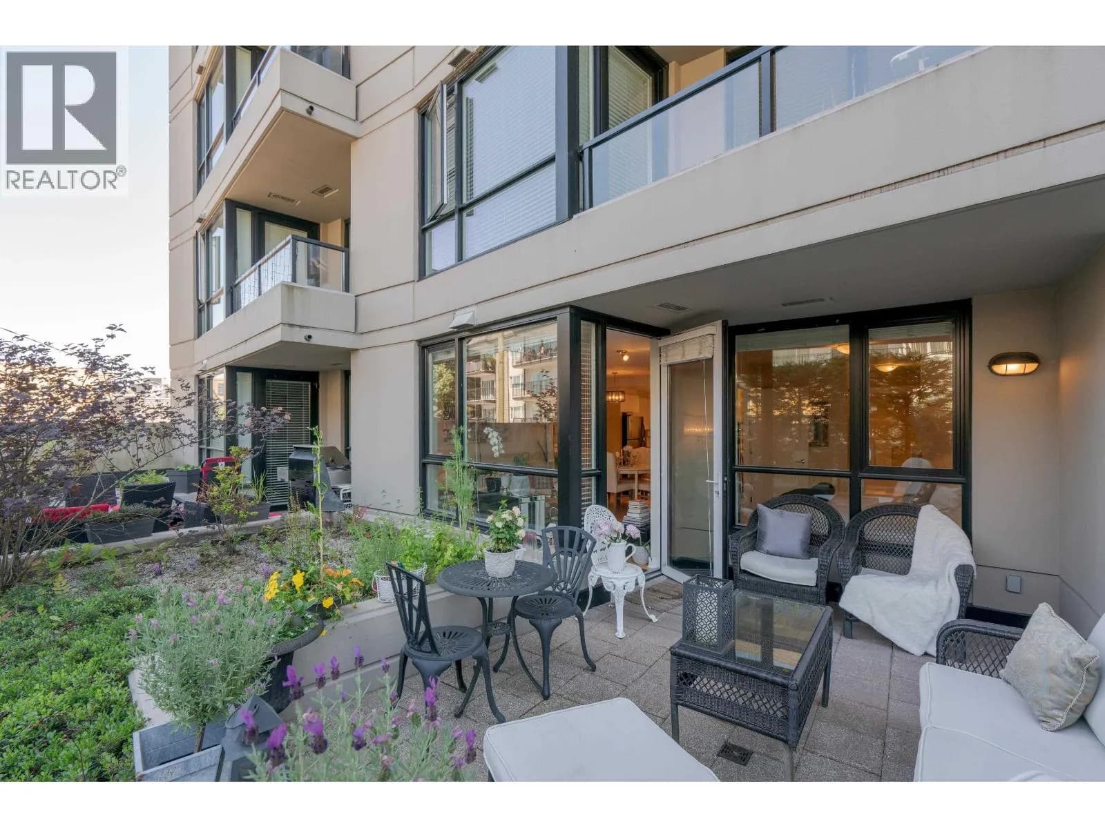 160 W 3RD STREET, North Vancouver