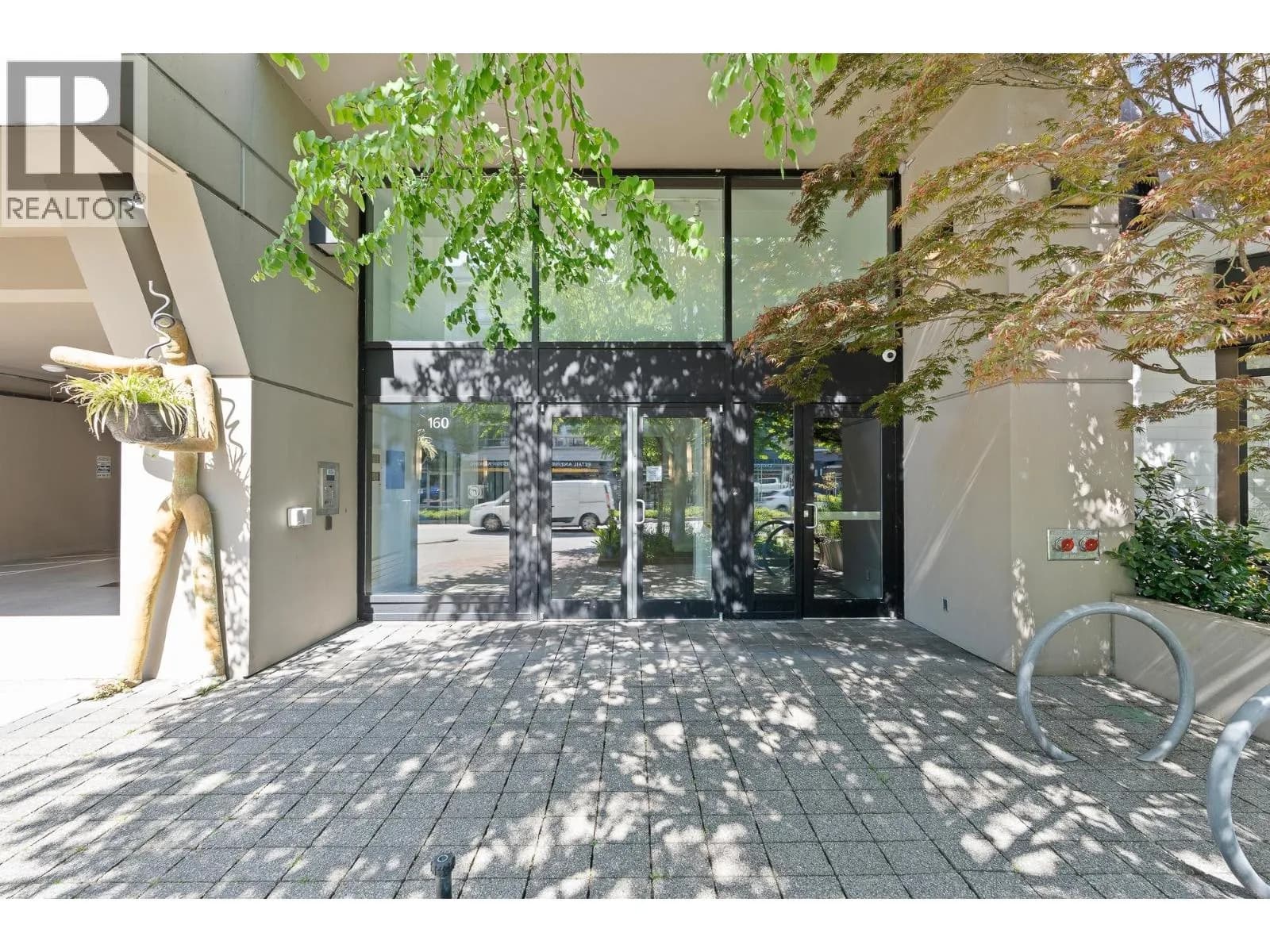 #302 160 W 3RD STREET, North Vancouver, BC photo 4