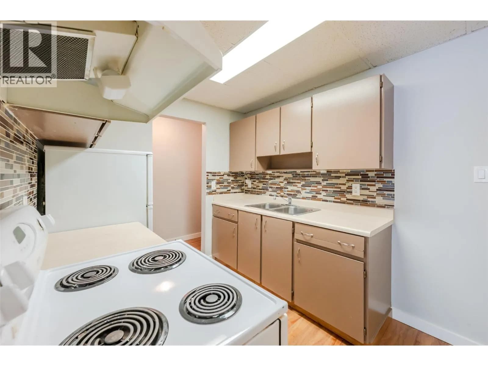 #211 1410 Penticton Avenue, Penticton, BC photo 3