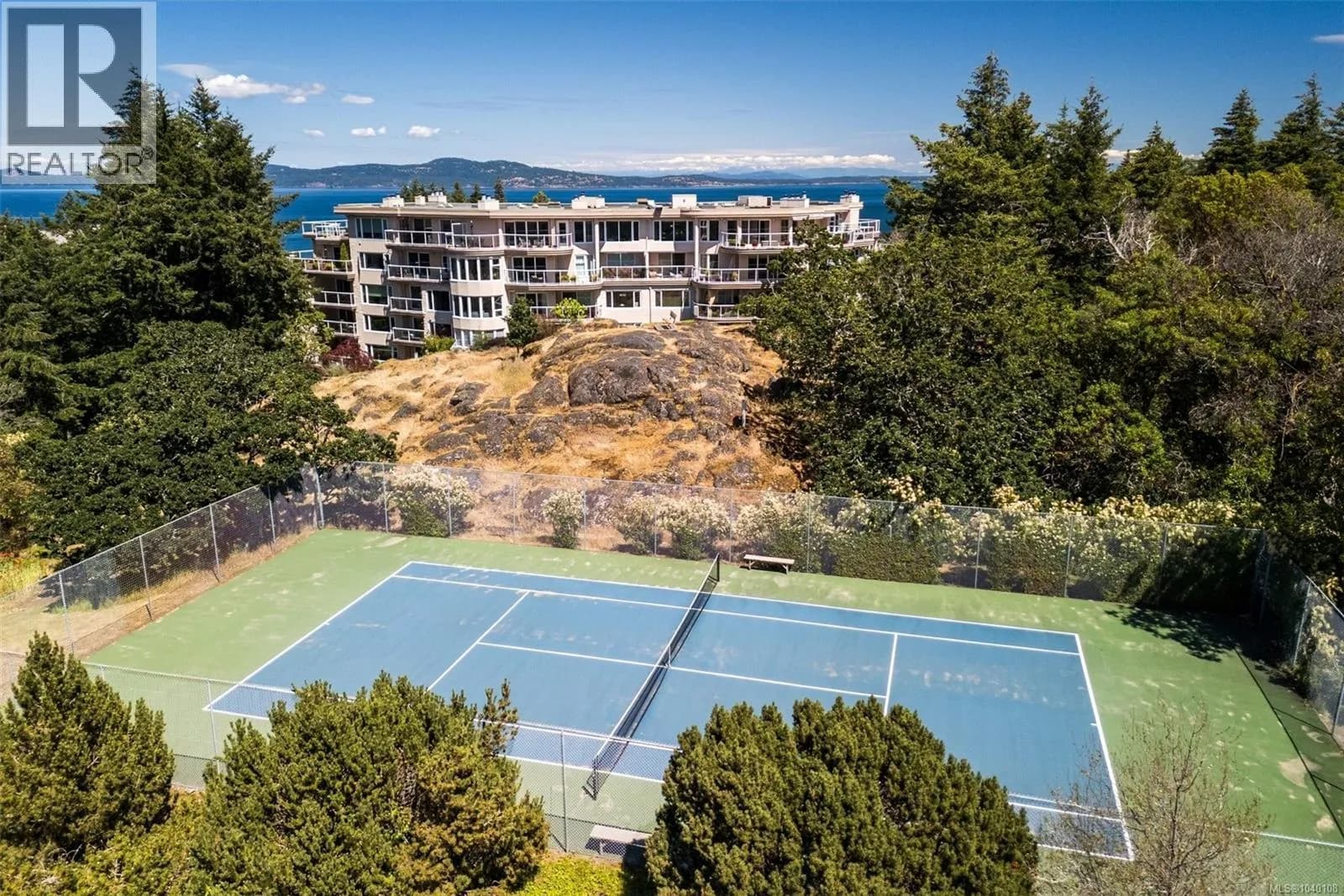 #PH52 2829 Arbutus Rd, Saanich, BC photo 5