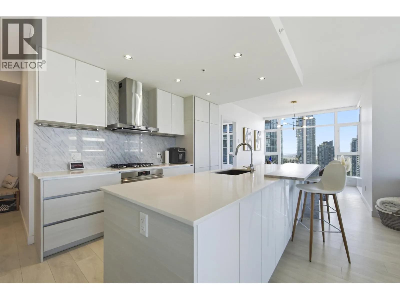 #2506 4670 ASSEMBLY WAY, Burnaby, BC photo 3