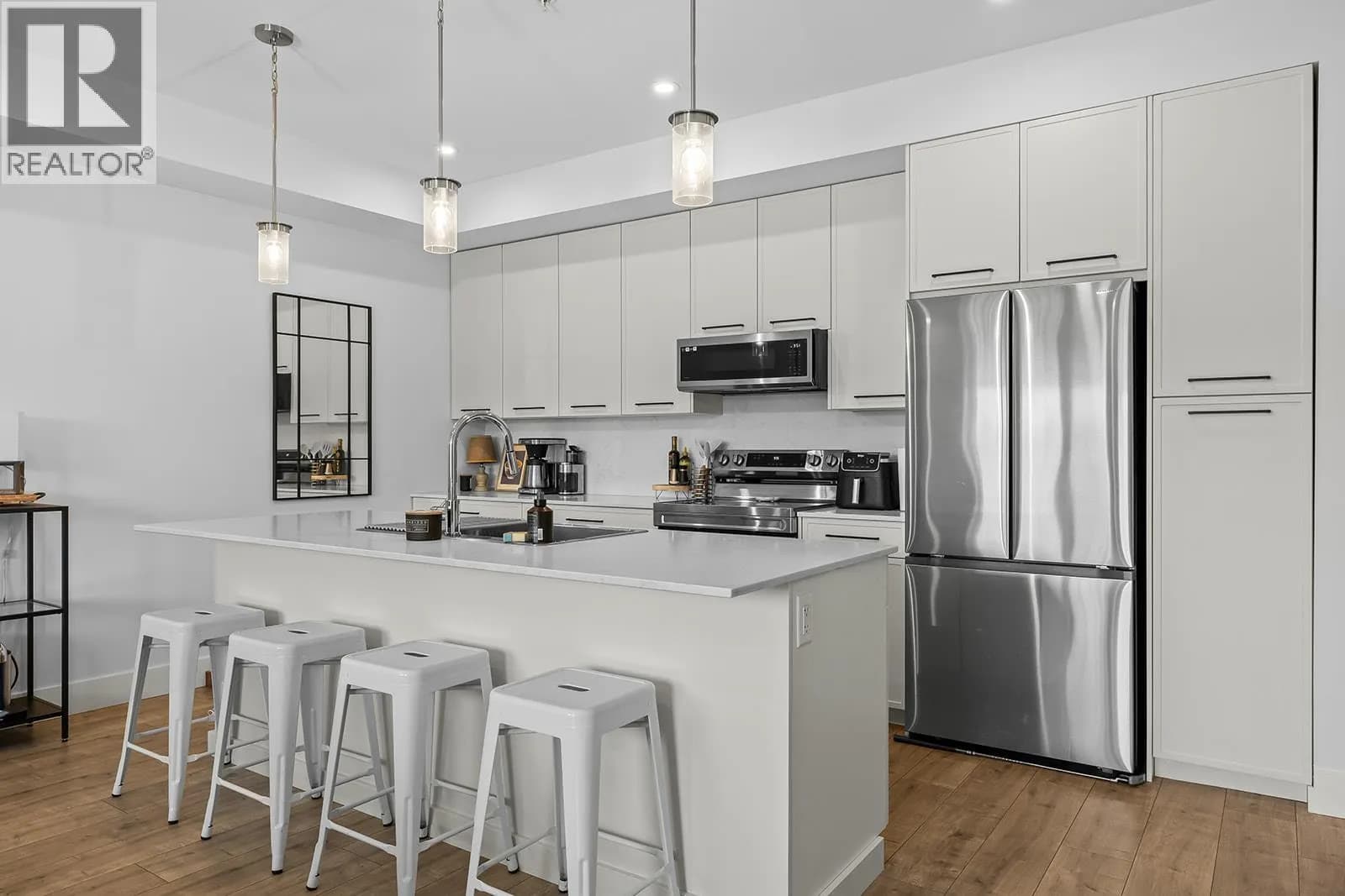 #306 1220 Pacific Avenue, Kelowna, BC photo 2