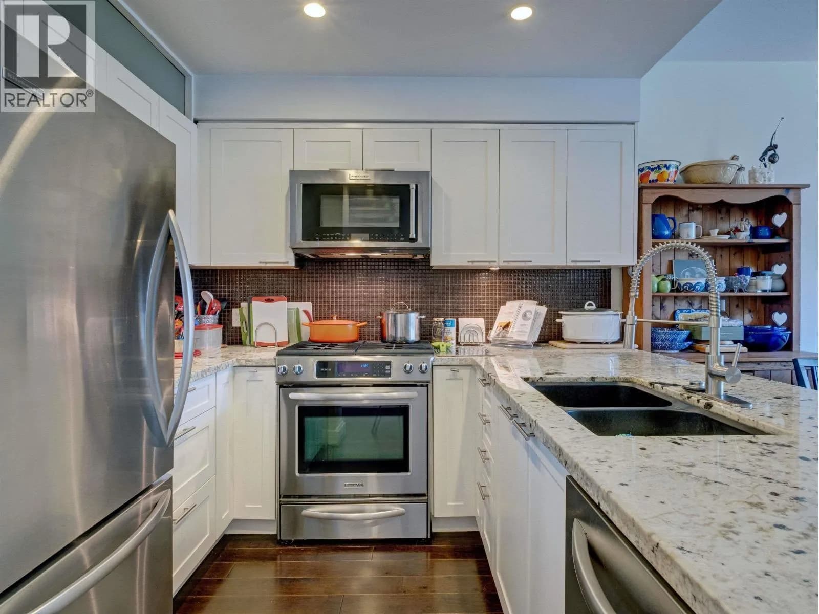 #307 5725 TEREDO STREET, Sechelt, BC photo 5