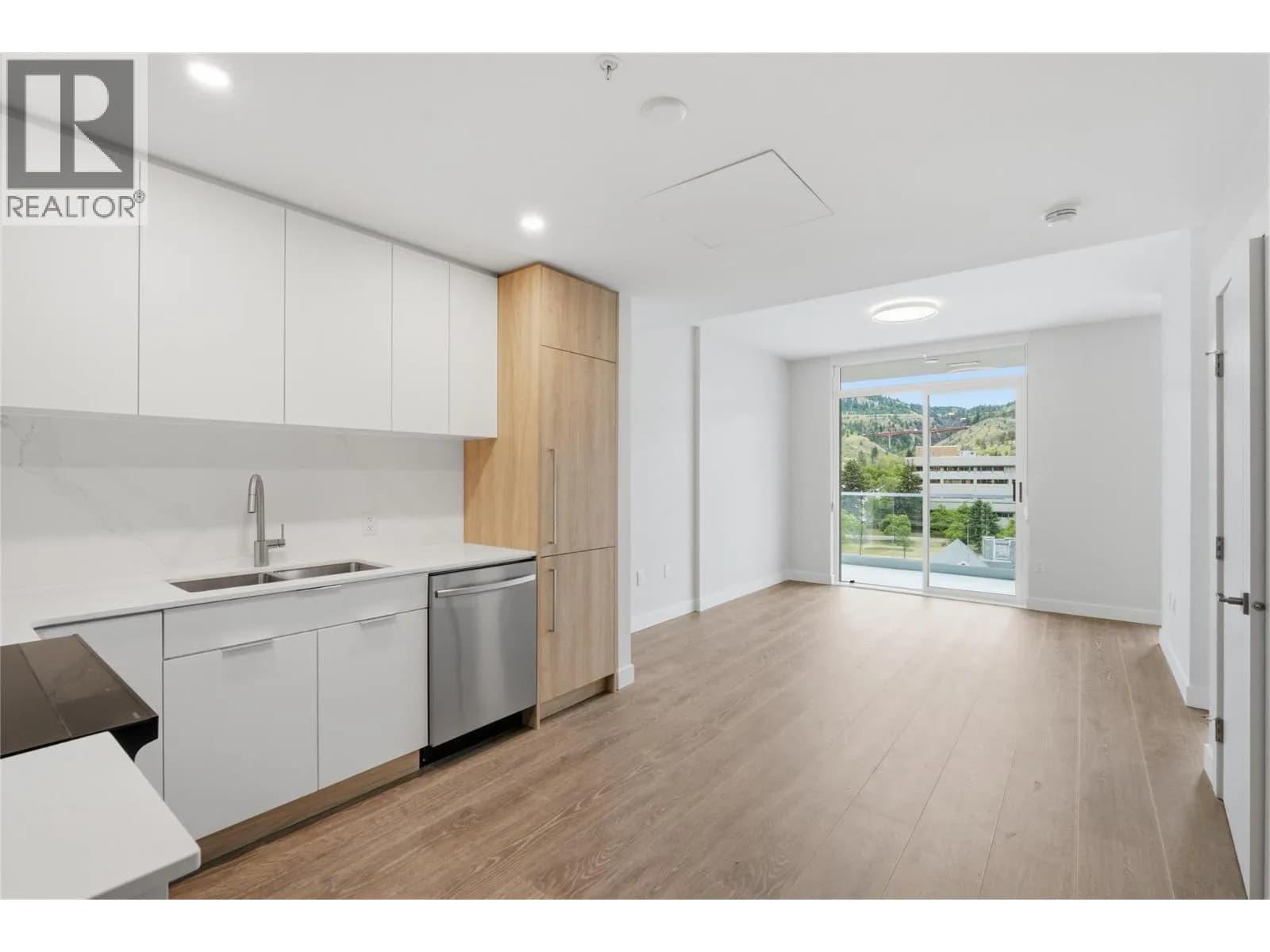 #805 460 Nicola Street, Kamloops, BC photo 2
