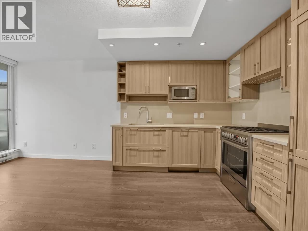#622 5665 BOUNDARY ROAD, Vancouver, BC photo 2