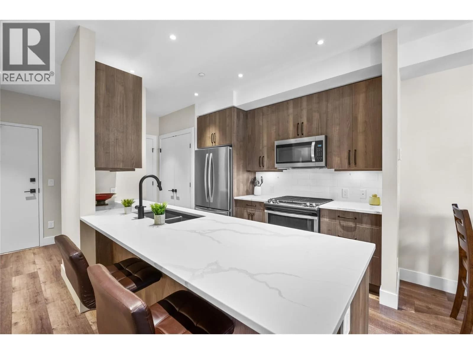 #406 110 Ellis Street, Penticton, BC photo 5