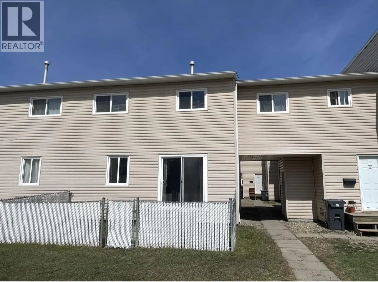 8818 101 AVENUE, Fort St. John, BC photo 2