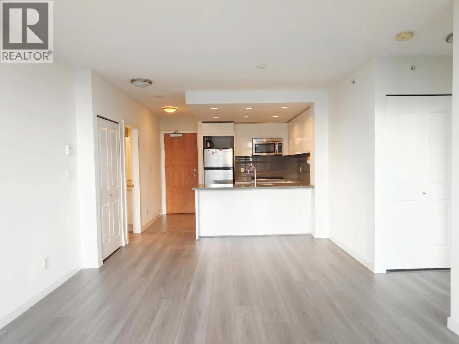 #1908 4880 BENNETT STREET, Burnaby, BC photo 5